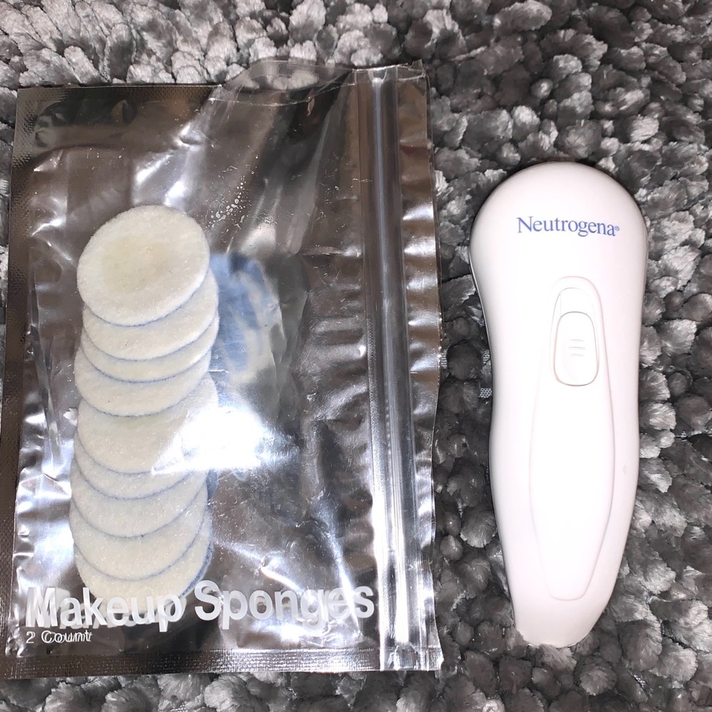 Neutrogena Electric Facial Cleanser!